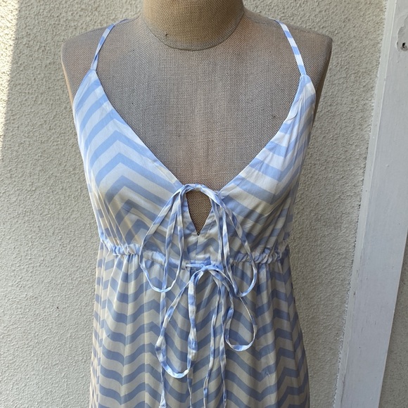 ASOS gorgeous long dress. So pretty and flattering from Bloomingdale’s - Picture 3 of 13